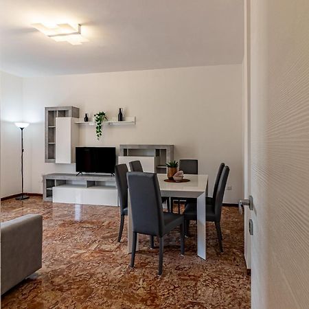 Fiera Di Ferrara Huge Apartment X7! Eksteriør bilde